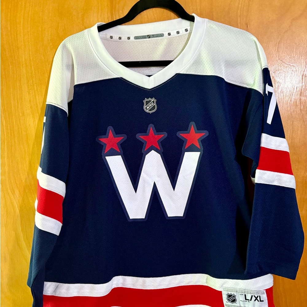 L/XL kid’s Alternate W jersey- TJ Oshie
